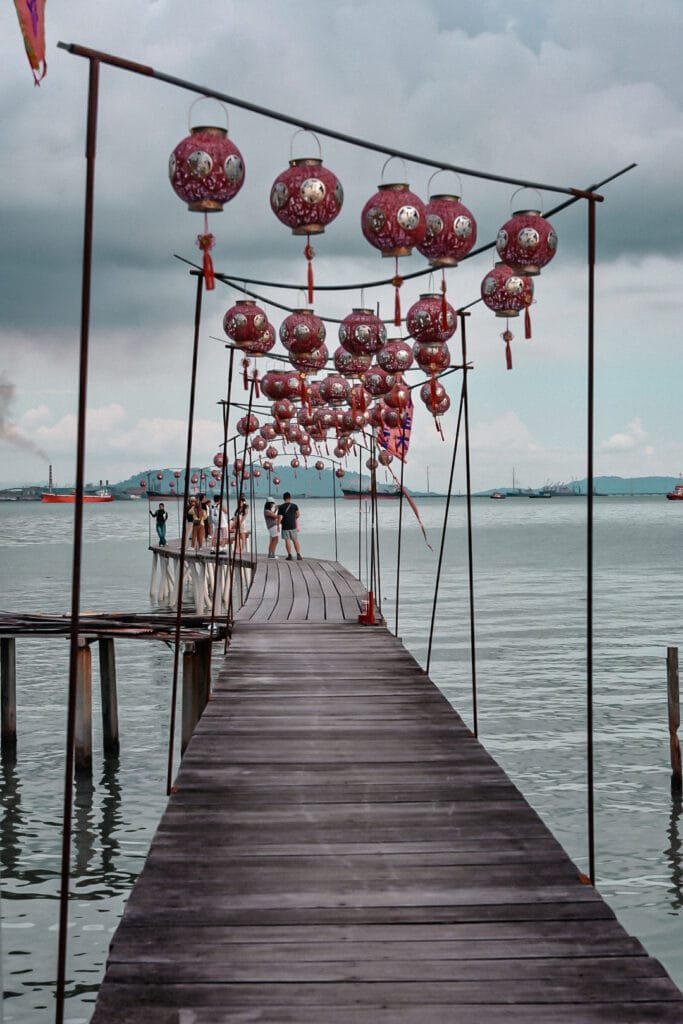 Petite marche digestive le long de la fameuse Chew Jetty de Penang