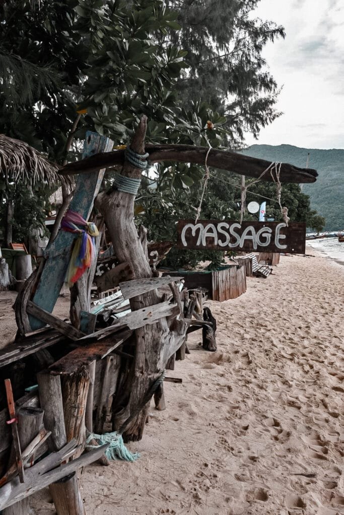 Massage sur la plage de Koh Lipe