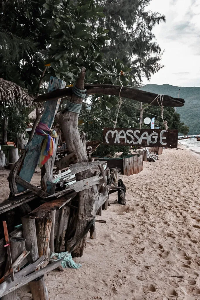 Massage sur la plage de Koh Lipe