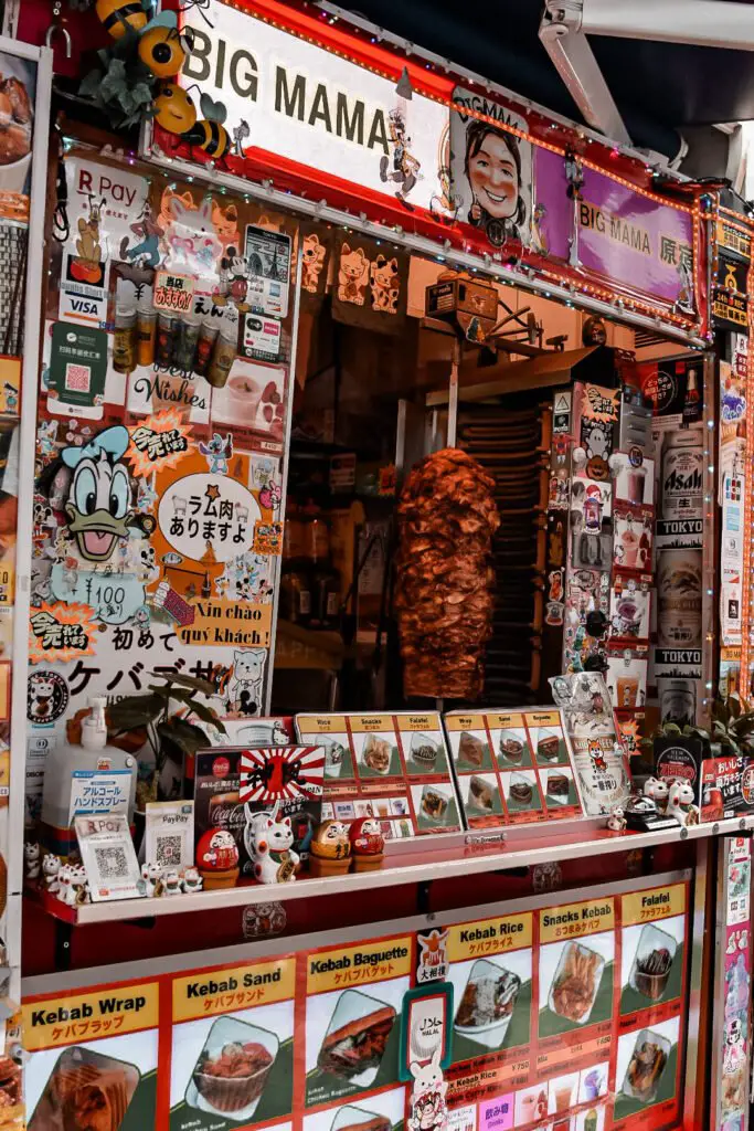 un kebab dans un kiosque de Takeshita Street