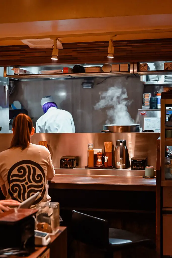 restaurant avec cuisine ouverte où manger à Tokyo