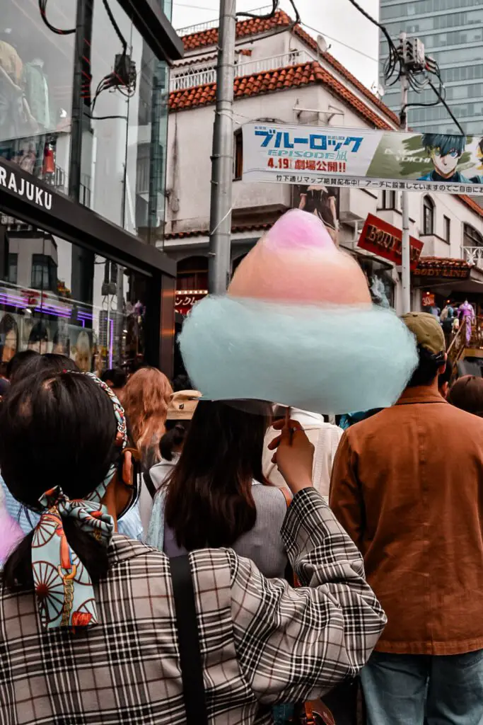 barbapapa multicolore dans la rue Takeshita