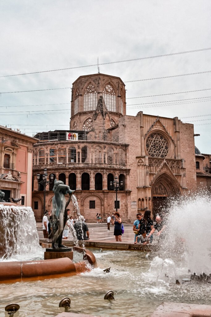 fontaine sur la plaza de la Reina à Valence