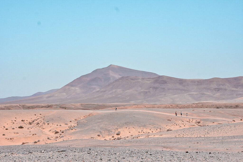 Que faire à Lanzarote en une semaine : vue sur les terres arides et formations rocheuses