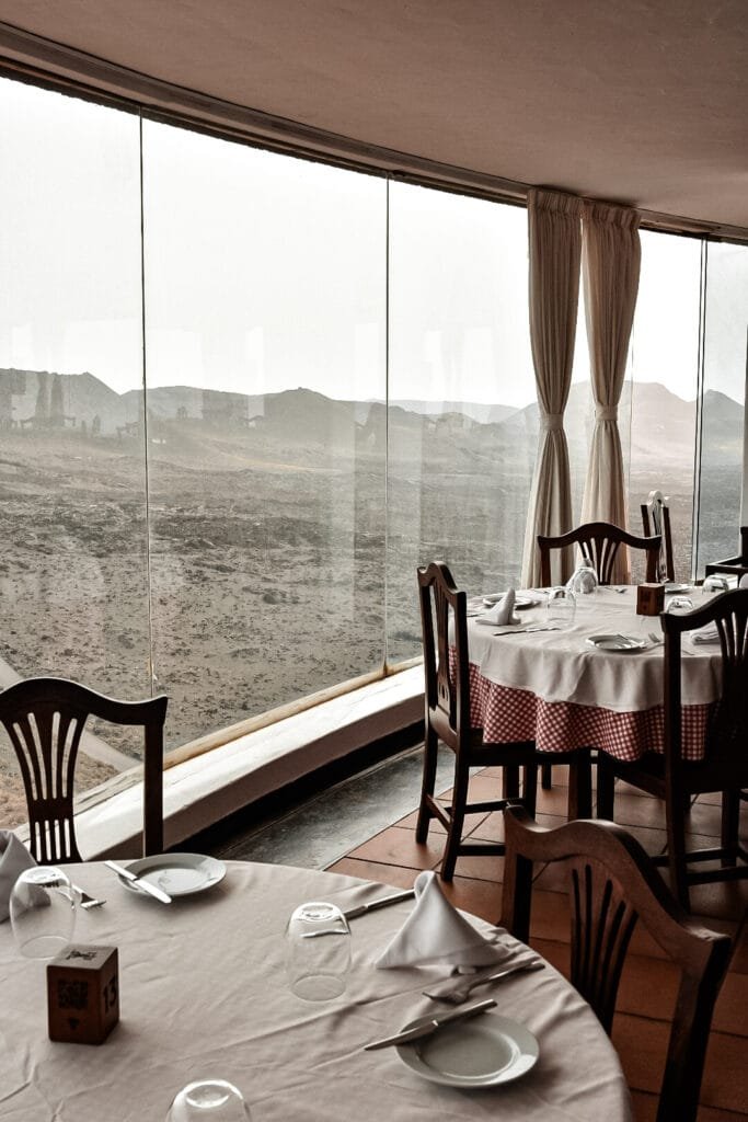 L'intérieur du restaurant El Diablo, situé au coeur du parc national de Timanfaya