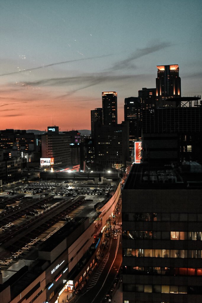 coucher de soleil sur la ville d'Osaka